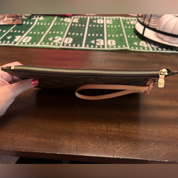 LOUIS VUITTON POUCH BAG - Picture 4 of 5